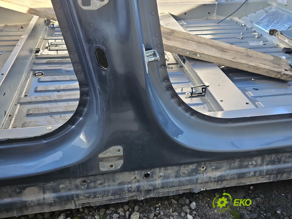 Tesla Model S 0.0b: 367hp automatic 270 kW  5- práh pravý  (Ostatní)