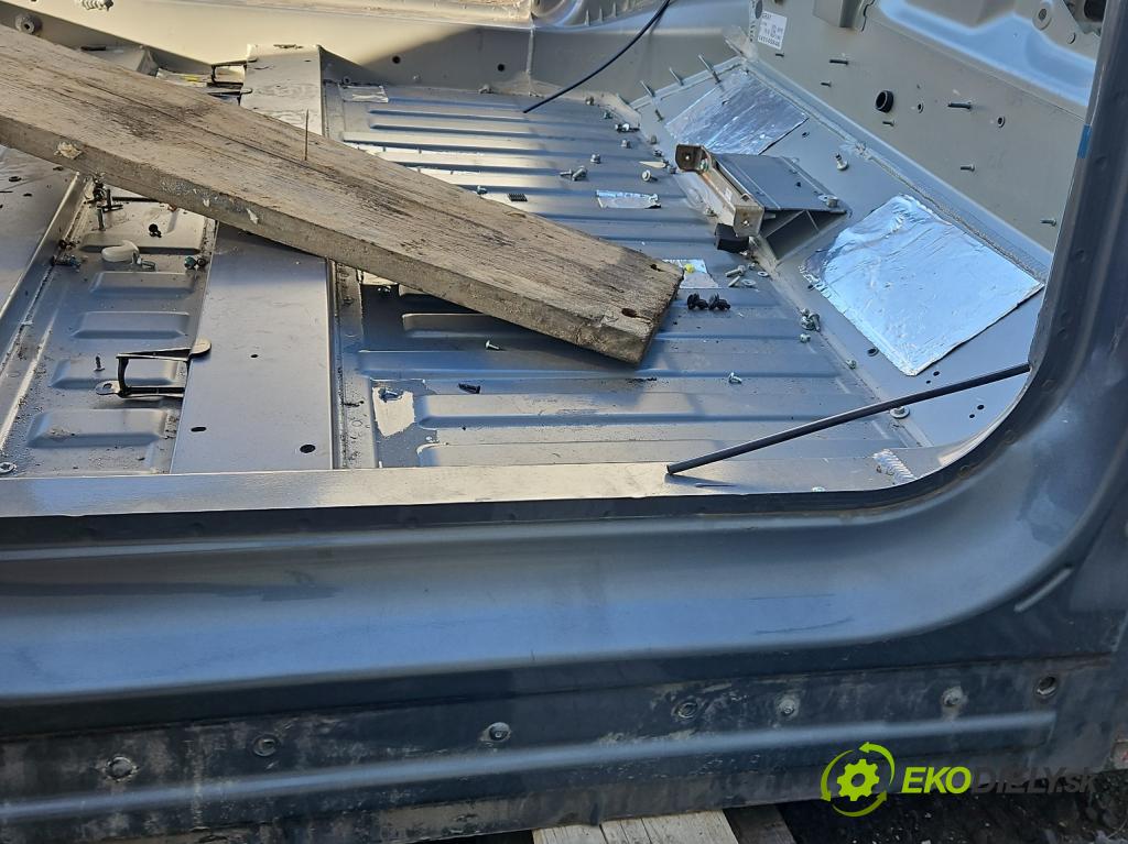 Tesla Model S 0.0b: 367hp automatic 270 kW  5- práh pravý  (Ostatní)