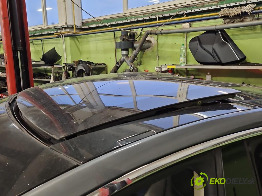 Tesla Model S 0.0b: 367hp automatic 270 kW 5- Strecha: