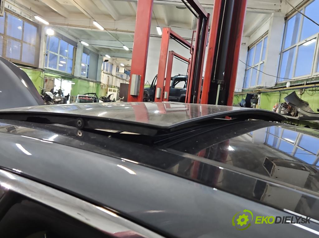 Tesla Model S 0.0b: 367hp automatic 270 kW 5- Strecha: