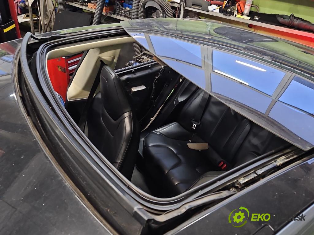 Tesla Model S 0.0b: 367hp automatic 270 kW 5- Strecha: