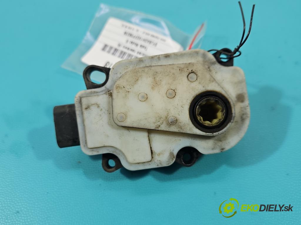 Tesla Model S 0.0b: 367hp automatic 270 kW  5- motorek topení A24011023112