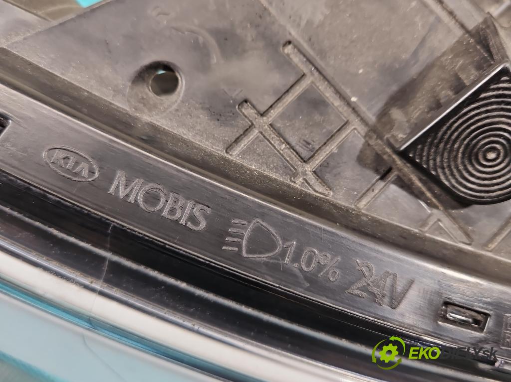 Kia Ceed II 2012-2018 1.6 CRDI 110 HP manual 81 kW 1582 cm3 5- Reflektor: pravý 92102-A2220 (Pravé)