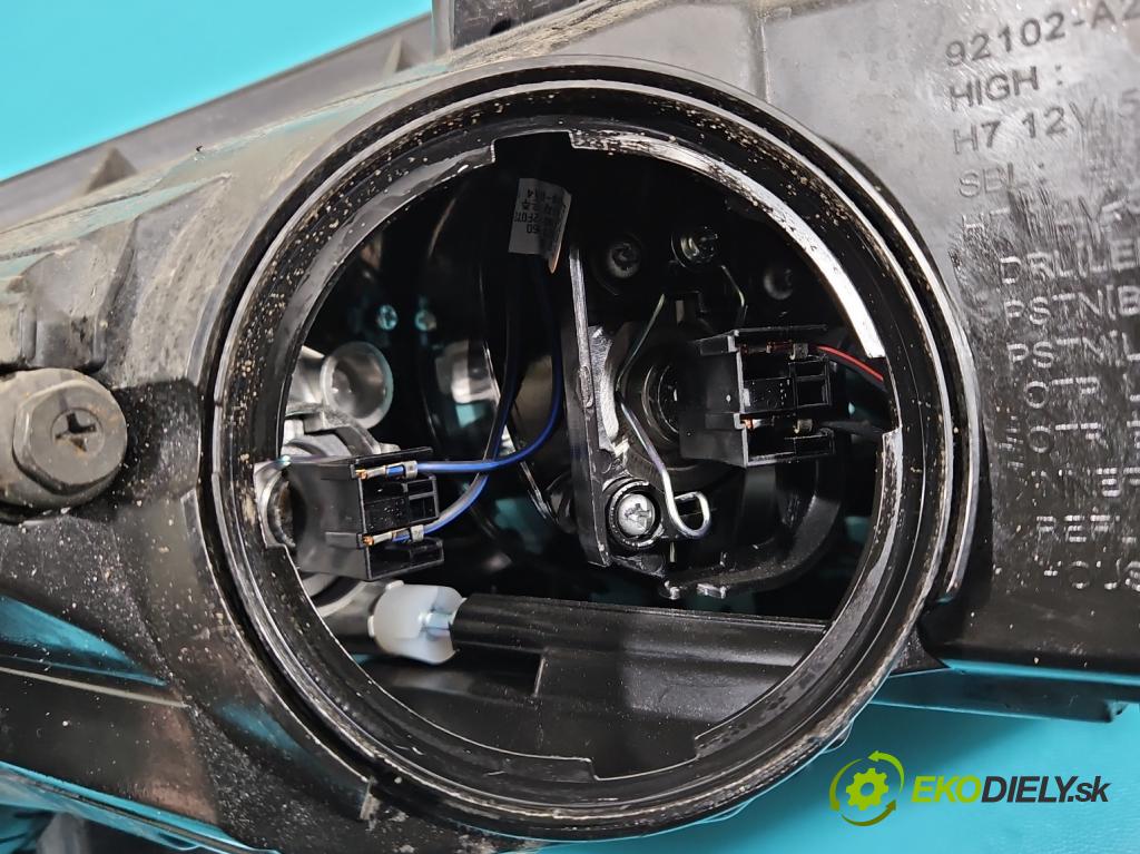 Kia Ceed II 2012-2018 1.6 CRDI 110 HP manual 81 kW 1582 cm3 5- Reflektor: pravý 92102-A2220 (Pravé)