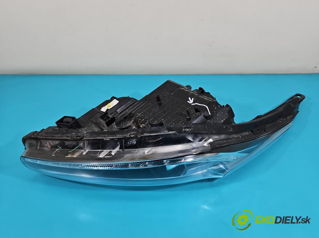 Kia Ceed II 2012-2018 1.6 CRDI 110 HP manual 81 kW 1582 cm3 5- Reflektor: pravý 92102-A2220 (Pravé)