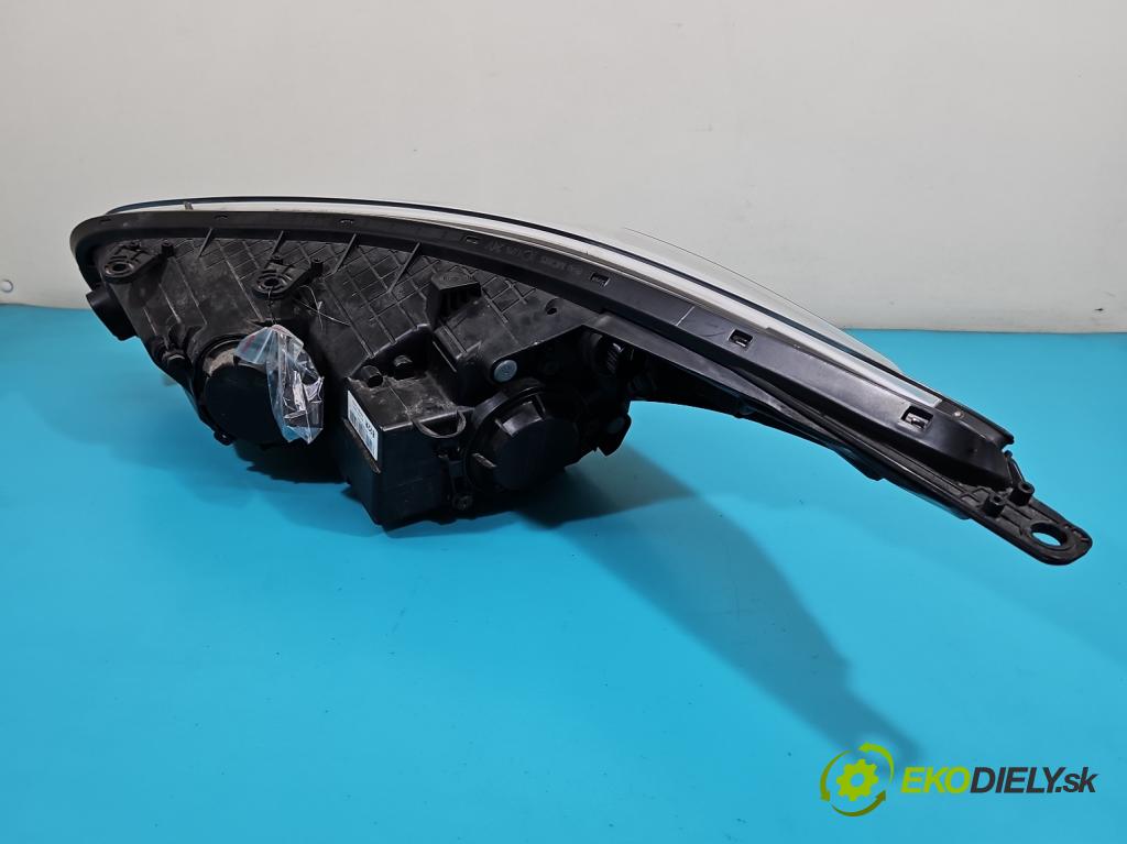 Kia Ceed II 2012-2018 1.6 CRDI 110 HP manual 81 kW 1582 cm3 5- Reflektor: pravý 92102-A2220 (Pravé)