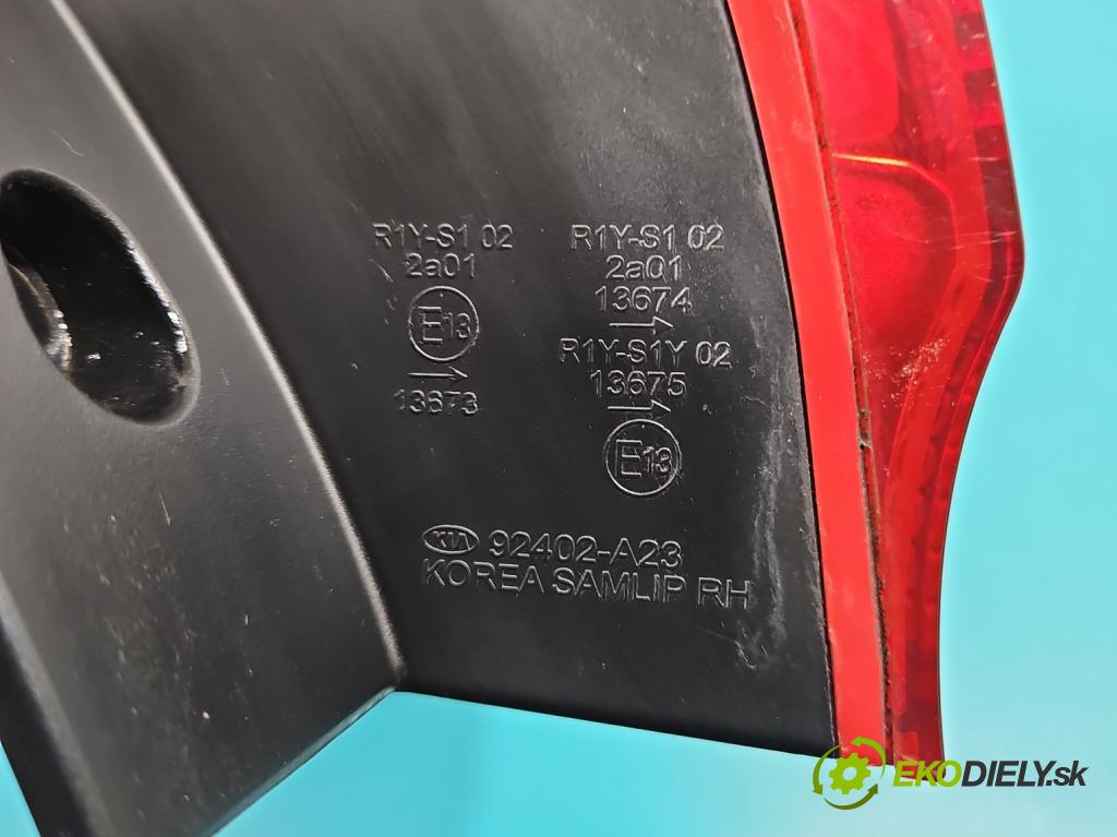 Kia Ceed II 2012-2018 1.6 CRDI 110 HP manual 81 kW 1582 cm3 5- svetlo / reflektor zadné pravé 92402-A23 (Kľučka dverí ostatné)
