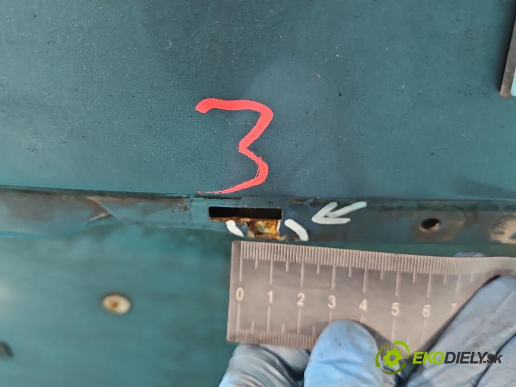 Tesla Model S 0.0b: 367hp automatic 270 kW  5- zadní kufrové dveře  (Zadní kapoty)