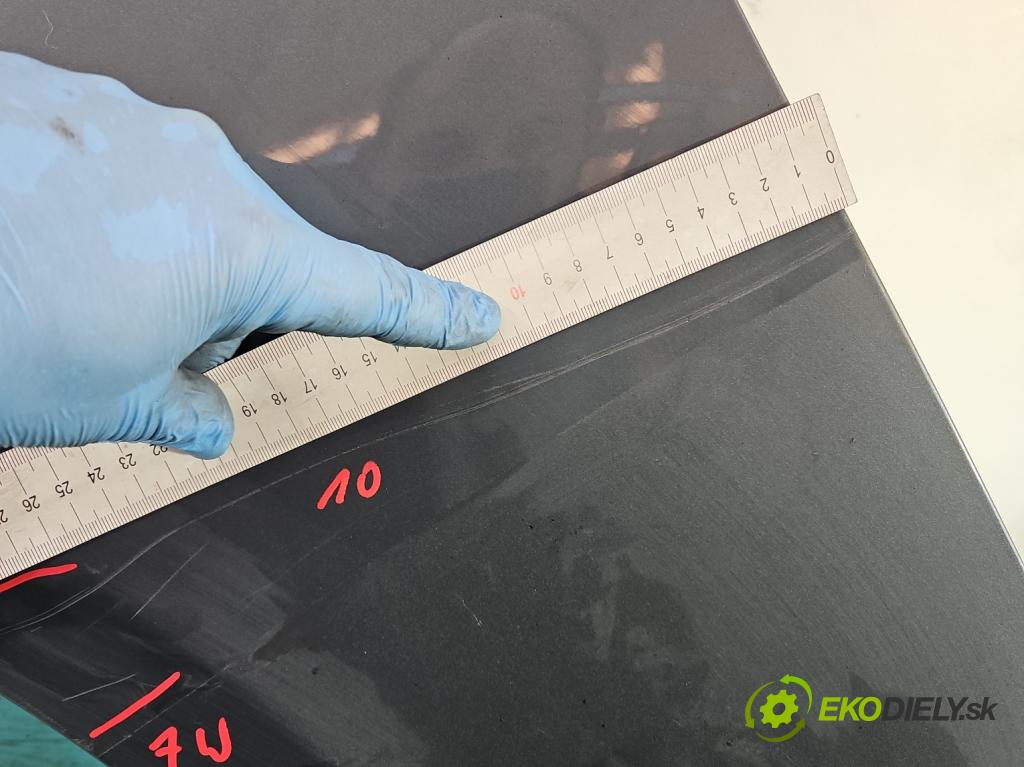 Tesla Model S 0.0b: 367hp automatic 270 kW  5- blatnik přední levý  (Predné ľavé)