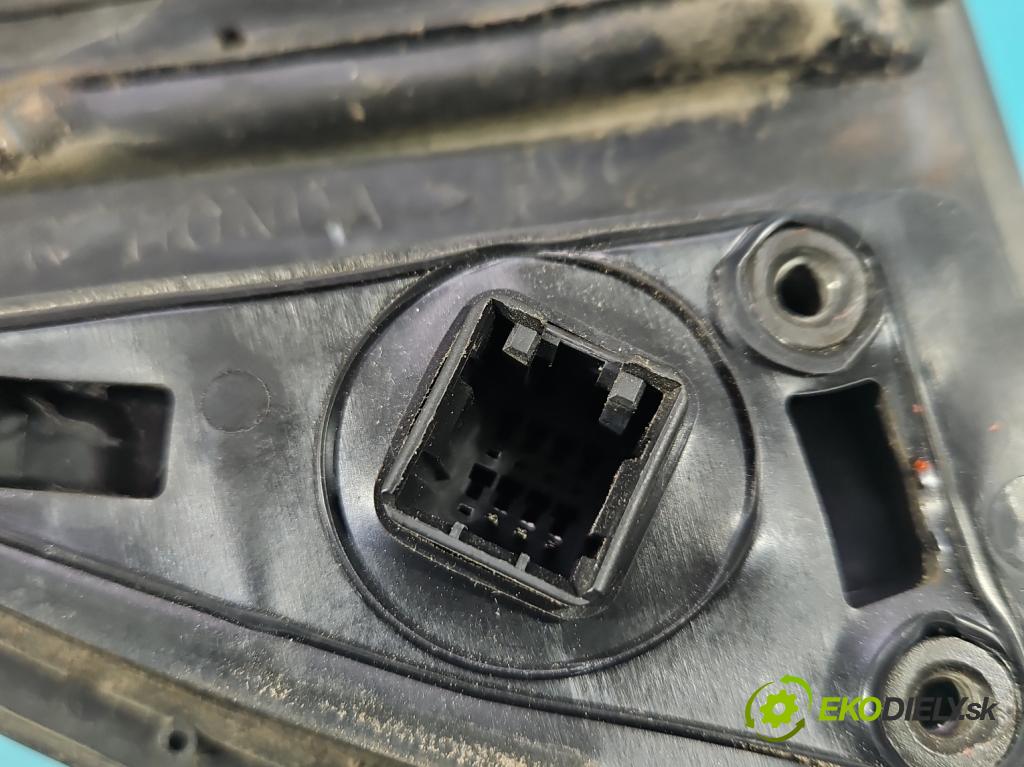Honda CR-V I 1995-2001 2.0 16V 128 HP manual 94 kW 1973 cm3 5- zrkadlo pravé  (Kľučka dverí ostatné)