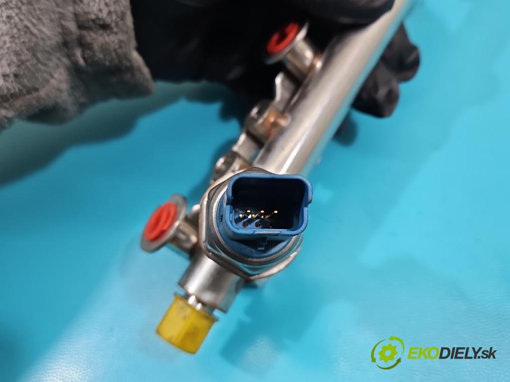 Renault Megane IV 2016-2024 1.2 Tce 132  HP manual 97 kW 1197 cm3 5- lišta vstrekovacia 175226637R-B (Vstrekovacie lišty)