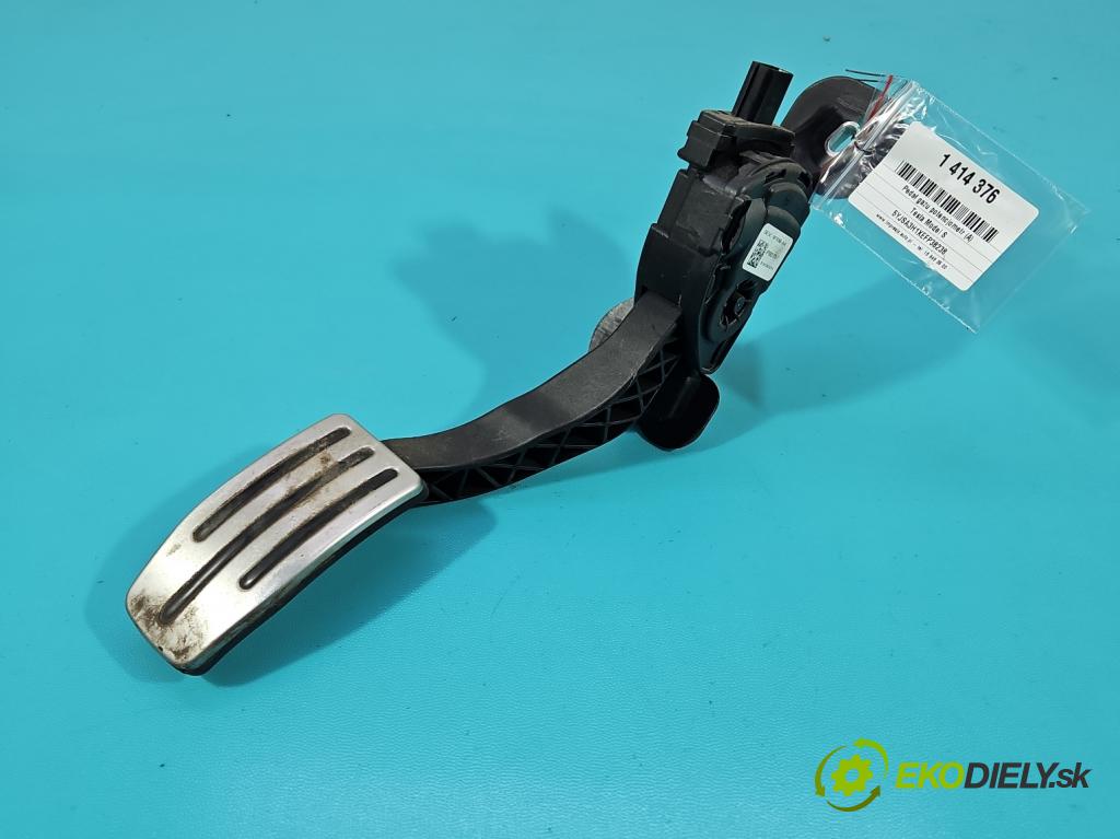 Tesla Model S 0.0b: 367hp automatic 270 kW  5- pedal plyn potenciometr: BE5C9F836-AA
