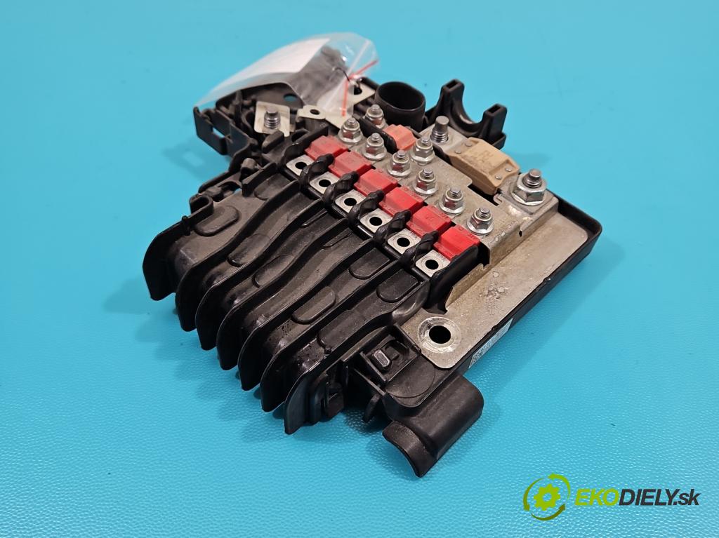 Tesla Model S 0.0b: 367hp automatic 270 kW  5- skříňka pojistková 1013272-00-E (Pojistkové skříňky)