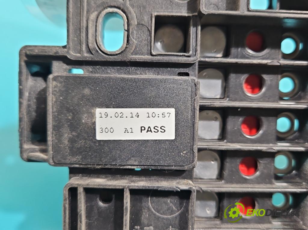 Tesla Model S 0.0b: 367hp automatic 270 kW  5- skříňka pojistková 1013272-00-E (Pojistkové skříňky)