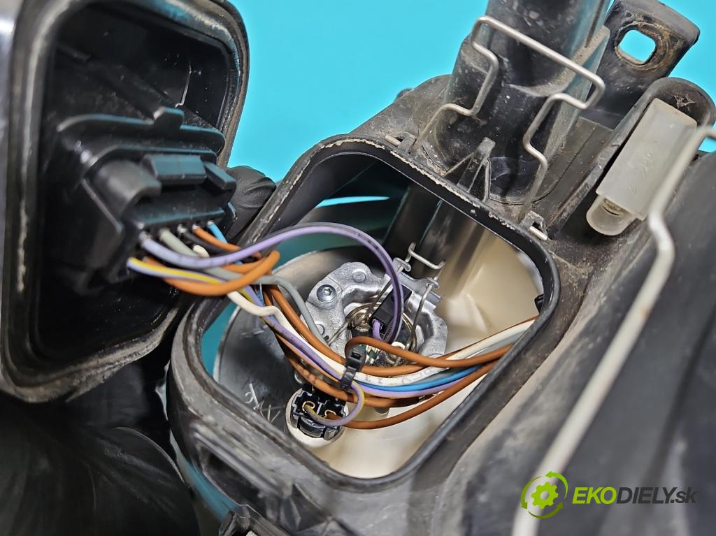 Vw Golf IV 1997-2003 1.4 16V 75 HP manual 55 kW 1390 cm3 3- Reflektor: pravý 1J1941016K (Pravé)