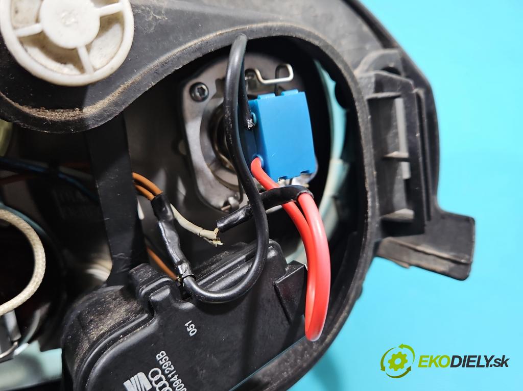 Vw Golf IV 1997-2003 1.4 16V 75 HP manual 55 kW 1390 cm3 3- Reflektor: pravý 1J1941016K (Pravé)