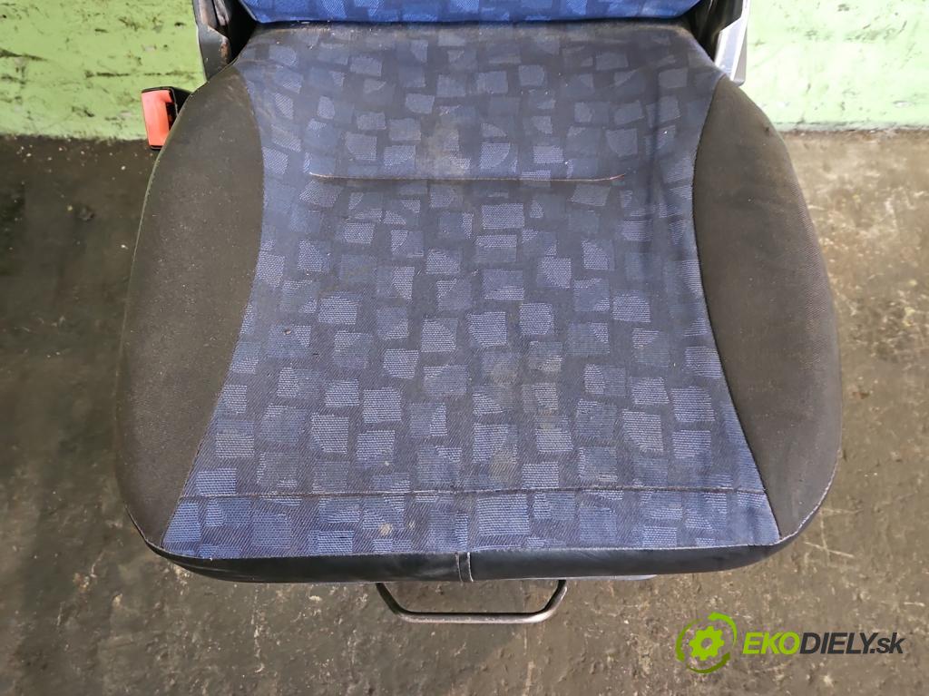 Iveco Daily III 1999-2006 2.3 hpi 117 HP manual 86 kW 2287 cm3 5- Sedačka ľavý  (Sedačky, sedadlá)