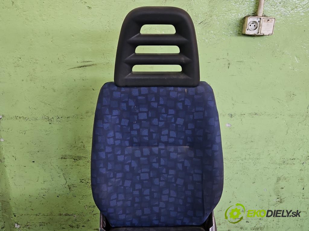 Iveco Daily III 1999-2006 2.3 hpi 117 HP manual 86 kW 2287 cm3 5- Sedačka ľavý  (Sedačky, sedadlá)