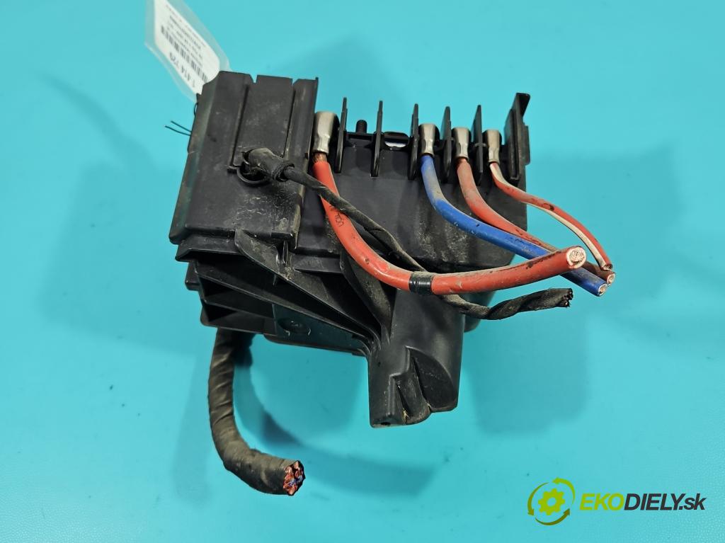 Vw Polo V 6R 2009-2017 1.2 16v 90 HP manual 66 kW 1197 cm3 5- skrinka poistka 6C0907361D (Poistková skrinka)