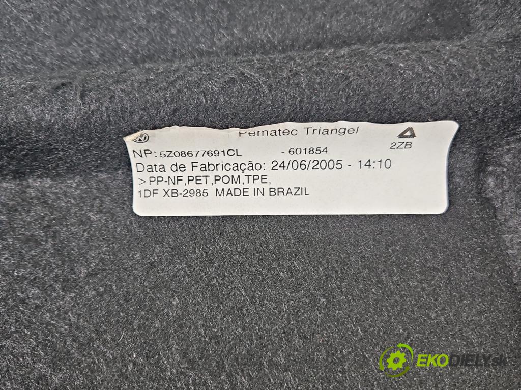 Vw Fox 1.2 (BMD) 54 HP manual 40 kW 1198 cm3 3- zadná 5Z08677691CL (Pláto zadné)