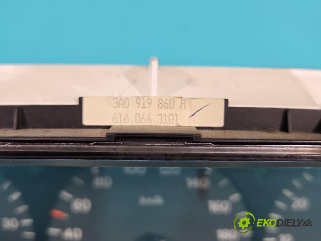 Vw Passat B4 1993-1997 1.8 JEDEN: 90 HP manual 66 kW 1781 cm3 5- prístrojovka/ budíky 53923262 (Prístrojové dosky, displeje)