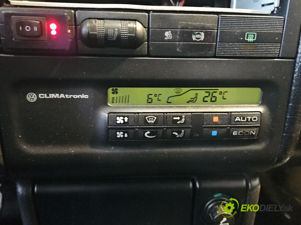 Vw Passat B4 1993-1997 1.8 JEDEN: 90 HP manual 66 kW 1781 cm3 5- panel kúrenia 