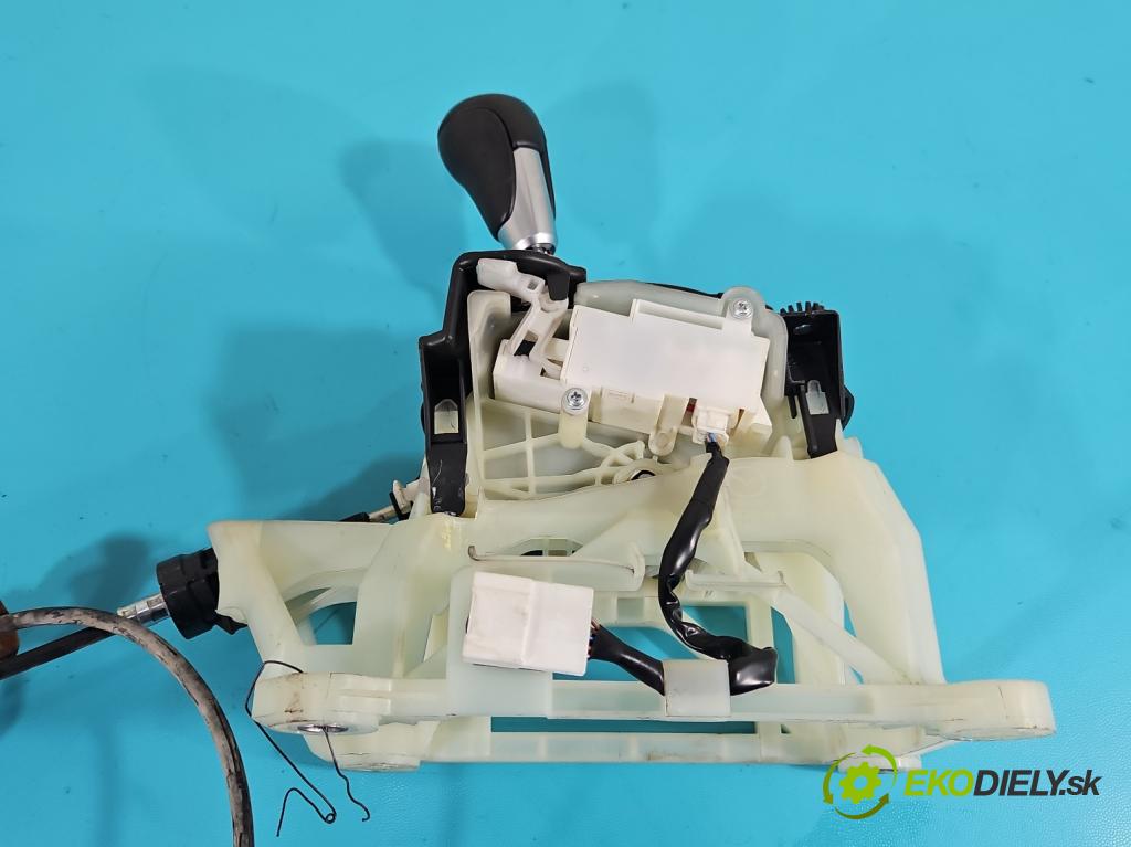 Mazda 6 III GJ 2013-2024 2.5 16V 192 HP automatic 141 kW 2488 cm3 4- Páka: Změny: stupeň,rýchlosť KD31-46100 (Rýchlostná páka (kulisa))