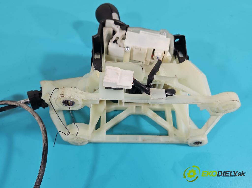 Mazda 6 III GJ 2013-2024 2.5 16V 192 HP automatic 141 kW 2488 cm3 4- Páka: Změny: stupeň,rýchlosť KD31-46100 (Rýchlostná páka (kulisa))