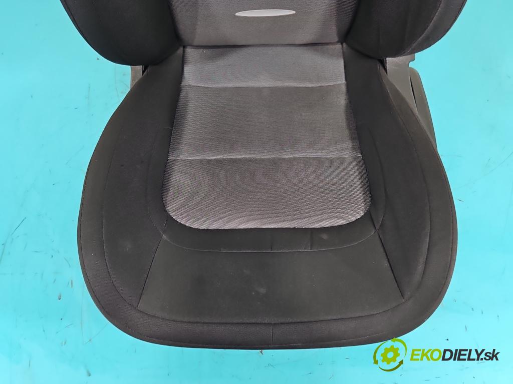 Kia Ceed II 2012-2018 1.6 CRDI 110 HP manual 81 kW 1582 cm3 5- Sedačka ľavý  (Sedačky, sedadlá)