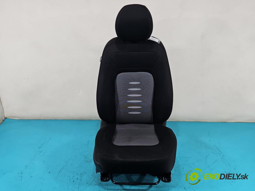 Kia Ceed II 2012-2018 1.6 CRDI 110 HP manual 81 kW 1582 cm3 5- Sedačka pravý  (Sedačky, sedadlá)