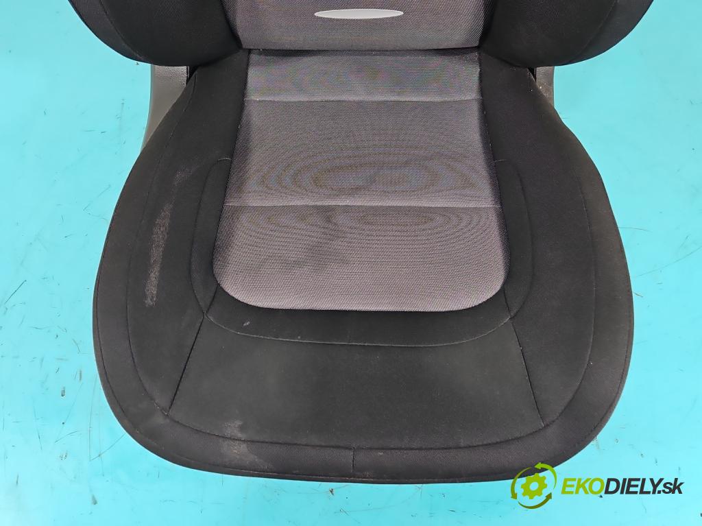 Kia Ceed II 2012-2018 1.6 CRDI 110 HP manual 81 kW 1582 cm3 5- Sedačka pravý  (Sedačky, sedadlá)
