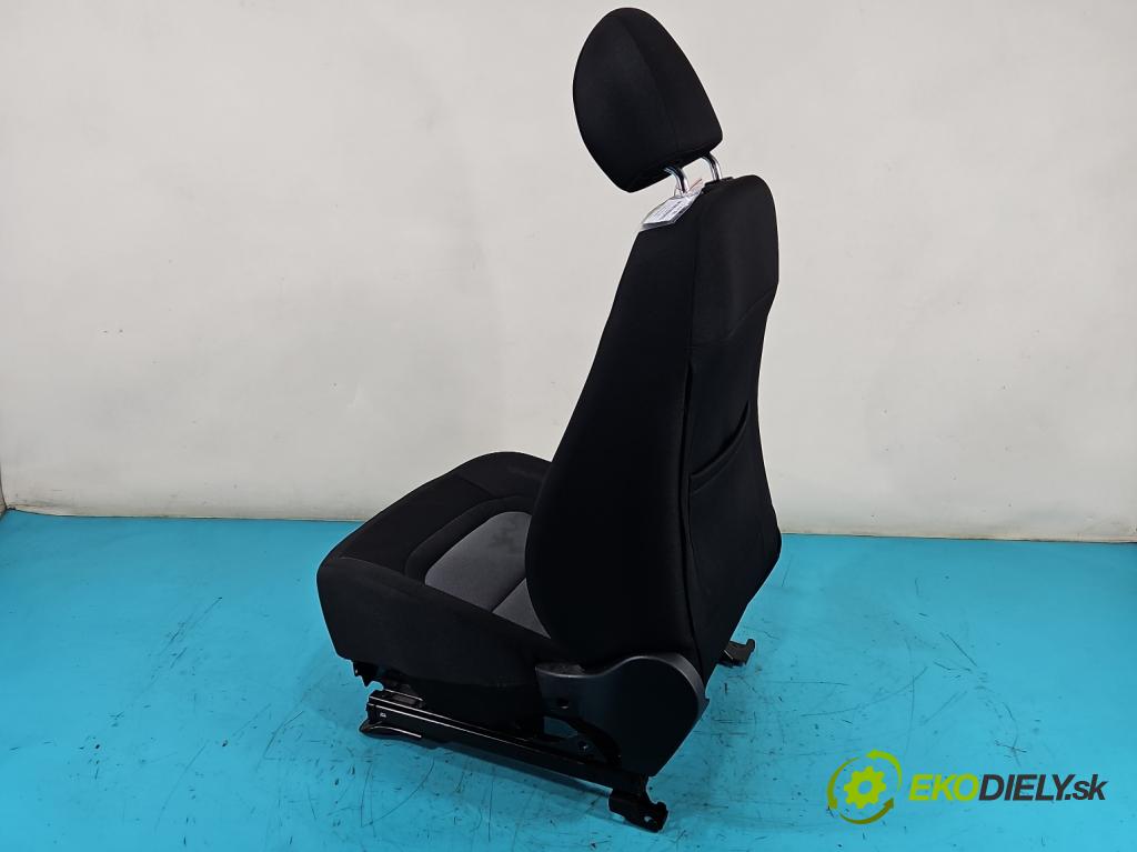 Kia Ceed II 2012-2018 1.6 CRDI 110 HP manual 81 kW 1582 cm3 5- Sedačka pravý  (Sedačky, sedadlá)