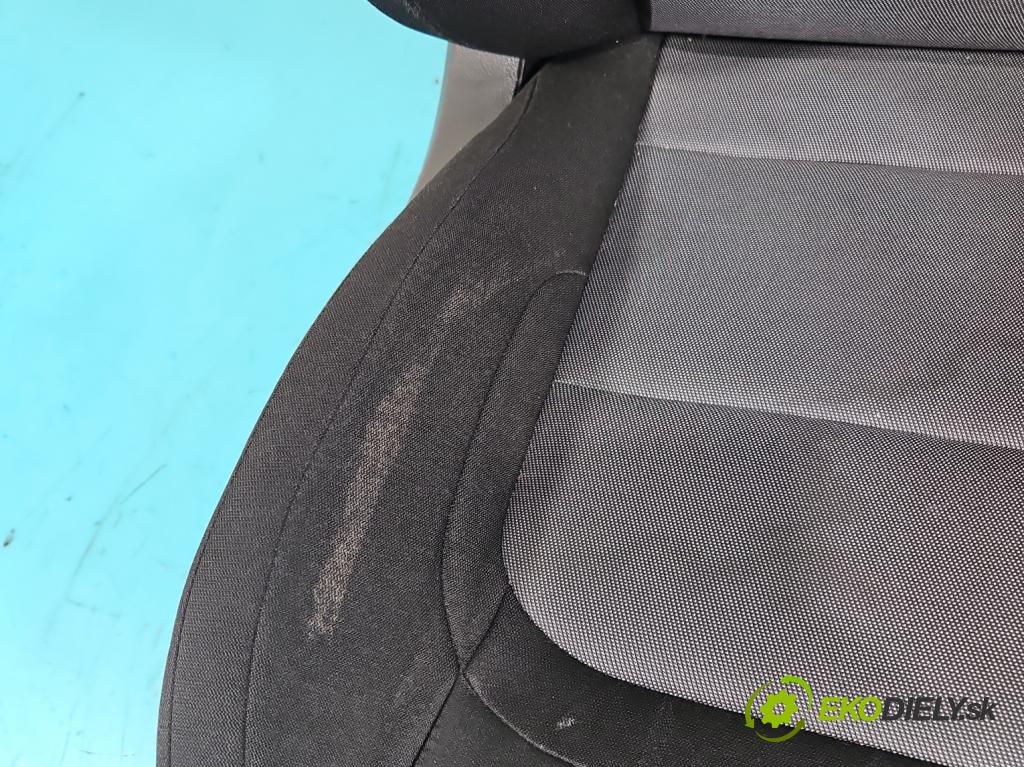 Kia Ceed II 2012-2018 1.6 CRDI 110 HP manual 81 kW 1582 cm3 5- Sedačka pravý  (Sedačky, sedadlá)