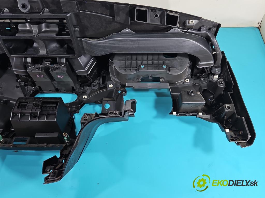 Iveco Daily V 2014- 2.3 HPI 145 HP manual 107 kW 2287 cm3 5- kokpit,pristrojová doska rozdeľovacia