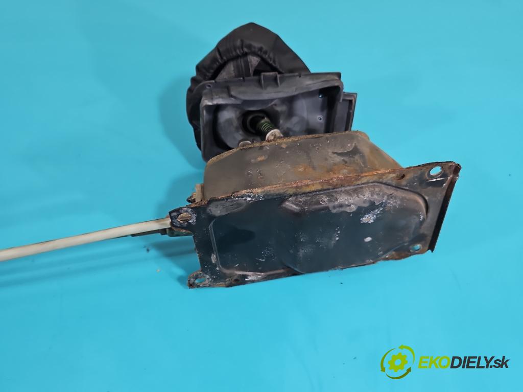 Vw Passat B3 1988-1993 1.8 90 HP manual 66 kW 1781 cm3 5- Páka: Změny: stupeň,rýchlosť  (Rýchlostná páka (kulisa))