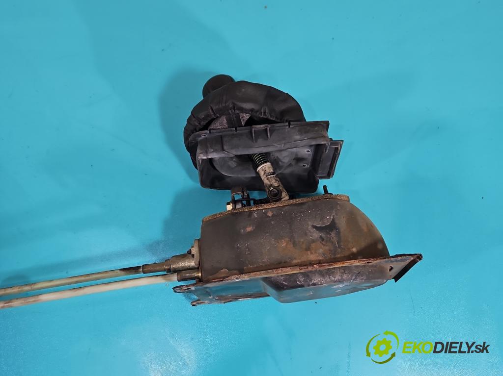 Vw Passat B3 1988-1993 1.8 90 HP manual 66 kW 1781 cm3 5- Páka: Změny: stupeň,rýchlosť  (Rýchlostná páka (kulisa))