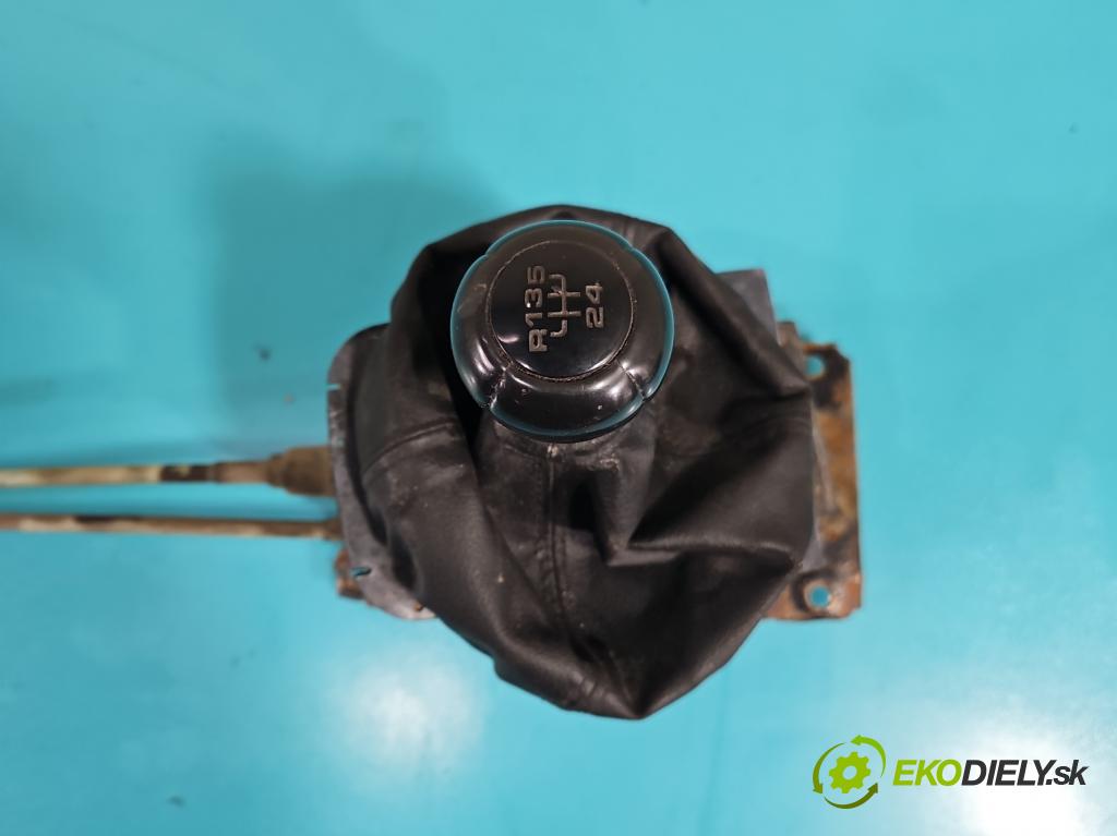 Vw Passat B3 1988-1993 1.8 90 HP manual 66 kW 1781 cm3 5- Páka: Změny: stupeň,rýchlosť  (Rýchlostná páka (kulisa))