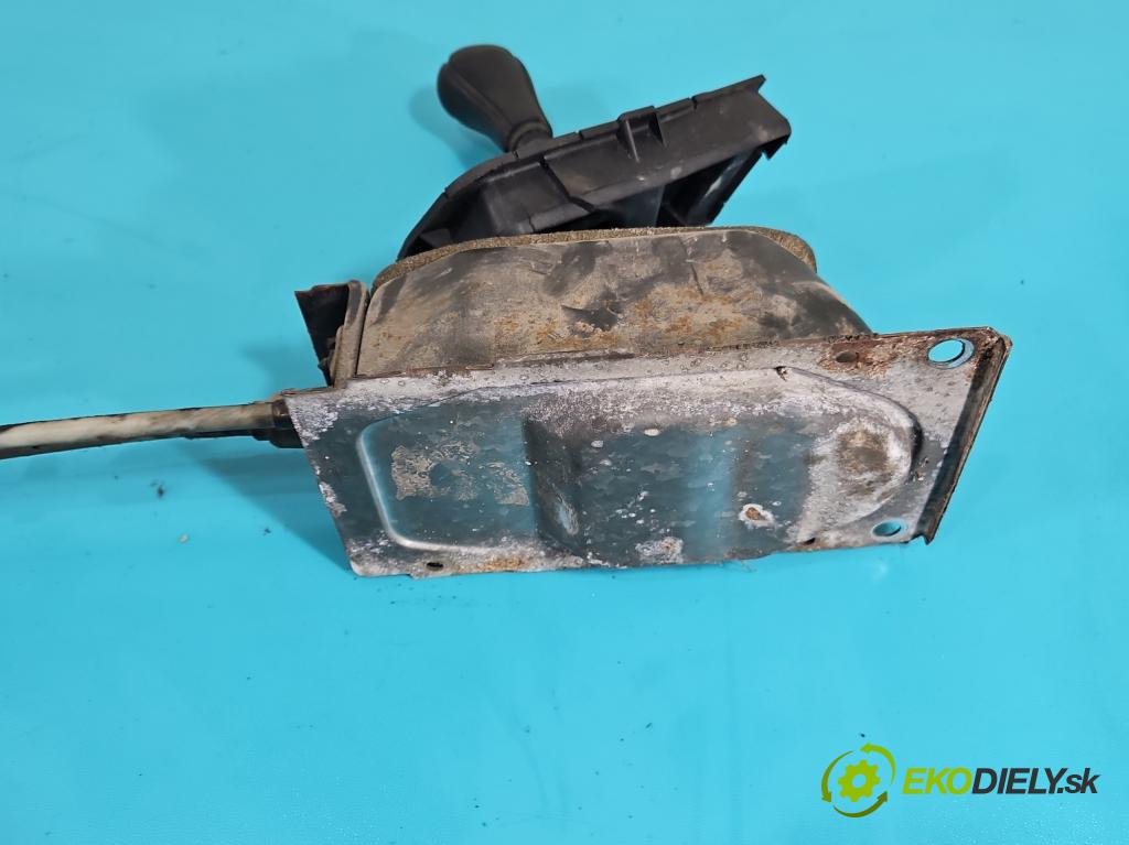 Vw Passat B3 1988-1993 1.9 td 75 HP manual 55 kW 1896 cm3 5- Páka: Změny: stupeň,rýchlosť  (Rýchlostná páka (kulisa))