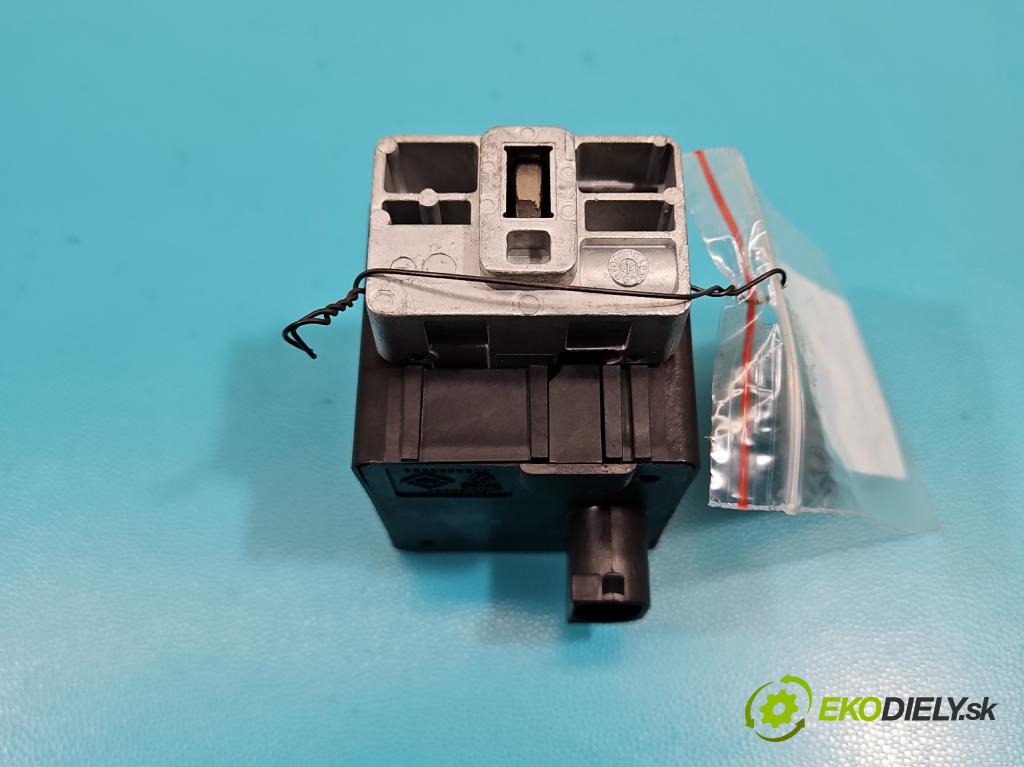 Renault Scenic II 2003-2009 1.6 16v 113 HP manual 83 kW 1598 cm3 5- Blokáda: řízení: 8200033233 (Ostatné)