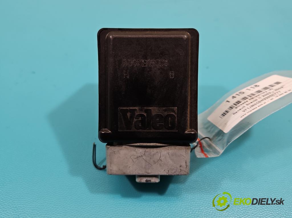 Renault Scenic II 2003-2009 1.6 16v 113 HP manual 83 kW 1598 cm3 5- Blokáda: řízení: 8200033233 (Ostatné)