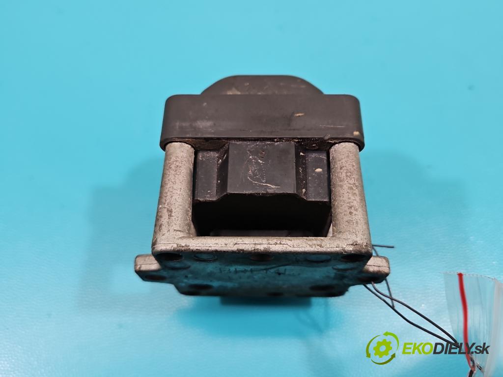 Vw Passat B4 1993-1997 1.8 JEDEN: 90 HP manual 66 kW 1781 cm3 5- cievka zapaľovacia  (Zapaľovacie cievky, moduly)