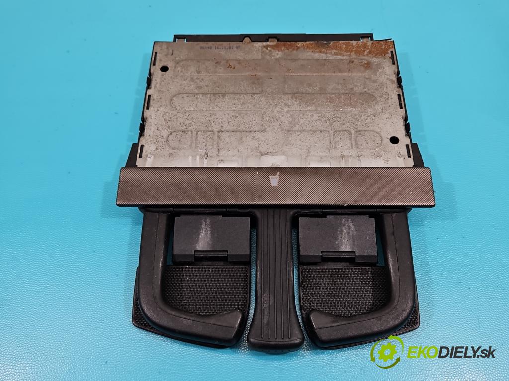Vw Bora 1.9 TDI 90 HP manual 66 kW 1896 cm3 4- Rukojeť: na nápoje: 1J0858601D (Úchyt, držiak na nápoje)