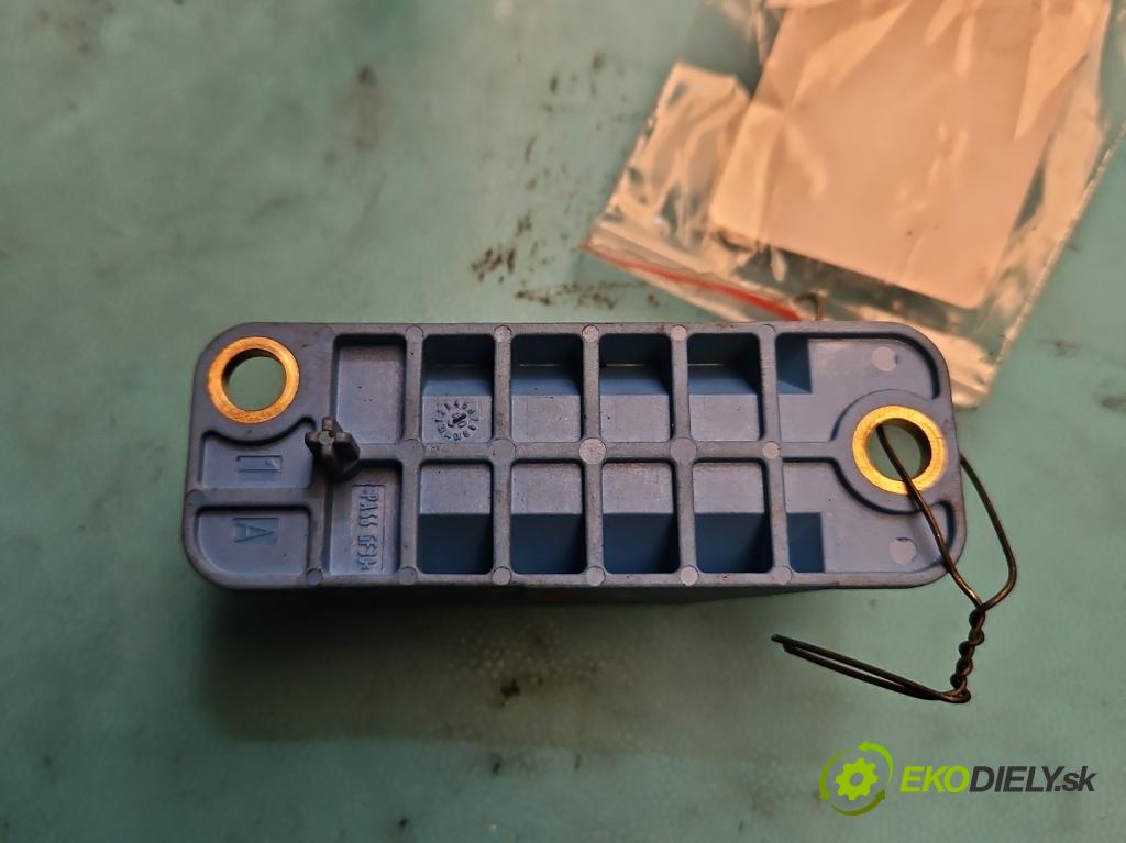 Vw Polo IV 9N 2001-2009 1.4 TDI 75 HP manual 55 kW 1422 cm3 3- snímač šokovat: 6Q0909606D (Snímače nárazu)