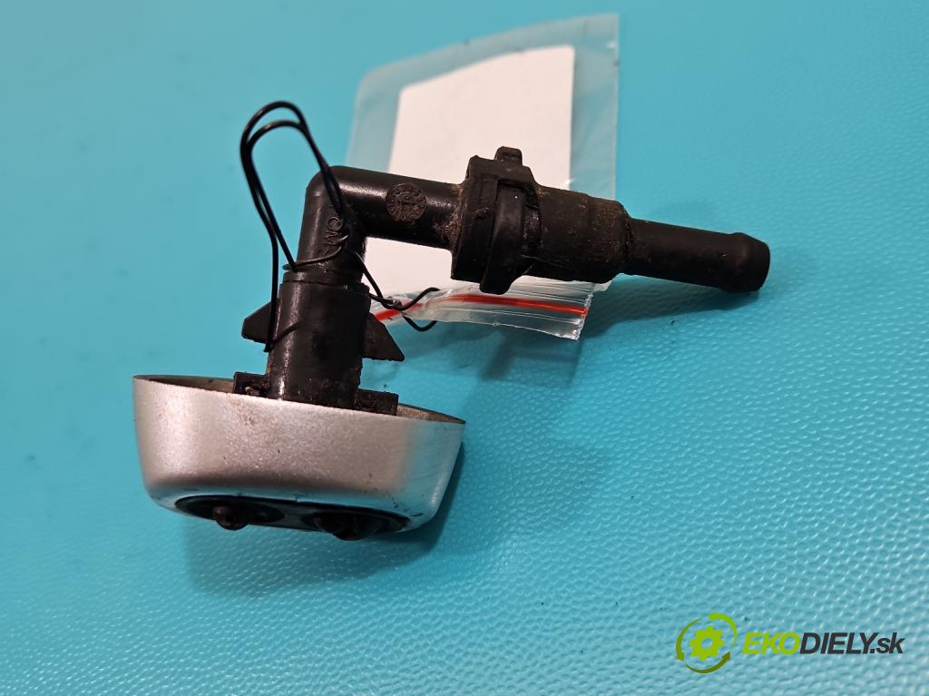 Opel Omega B 1994-2003 2.0 16V 116 HP manual 85 kW 1998 cm3 4- ostrekovač reflektor: ľavý  (Motorček ostrekovačov)