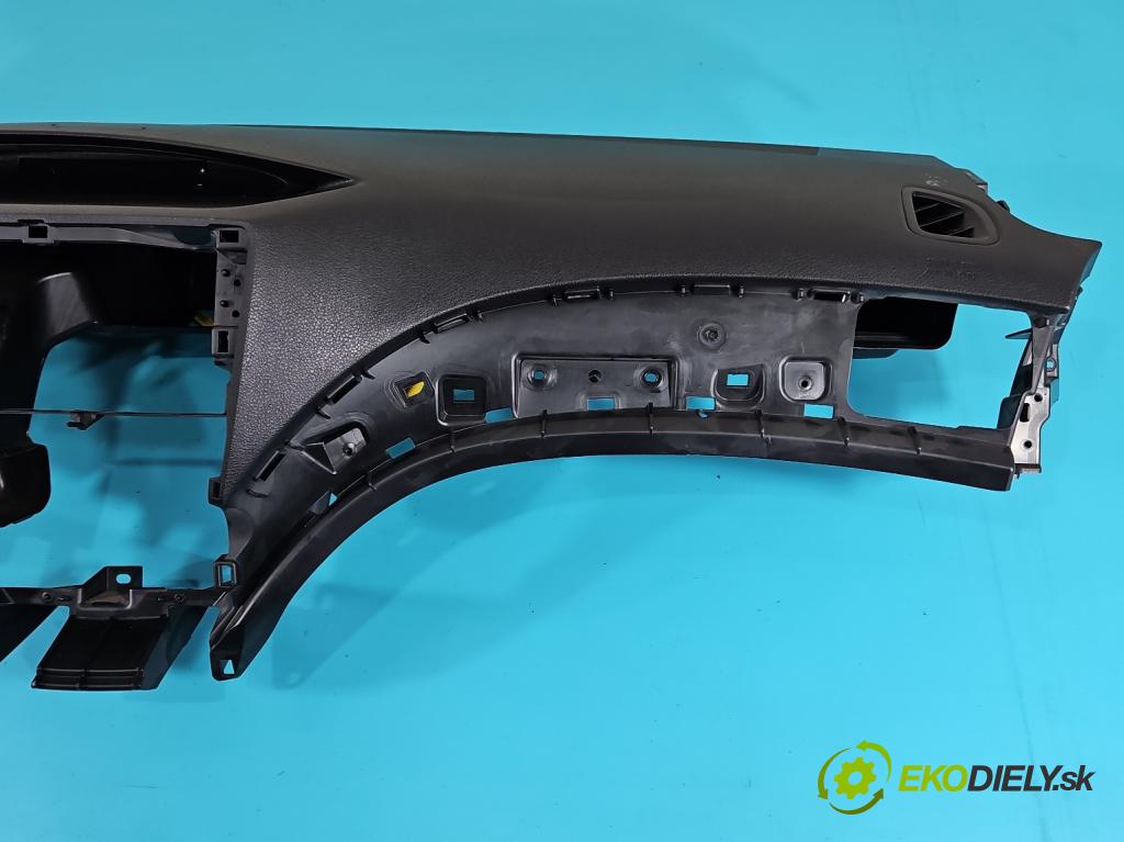Subaru Impreza III GH 2007-2012 1.5 boxer 107 HP manual 79 kW 1498 cm3 5- kokpit,pristrojová doska rozdeľovacia