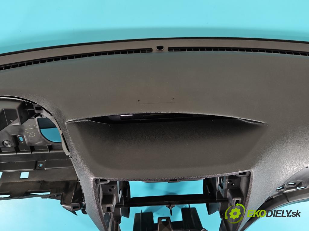 Subaru Impreza III GH 2007-2012 1.5 boxer 107 HP manual 79 kW 1498 cm3 5- kokpit,pristrojová doska rozdeľovacia