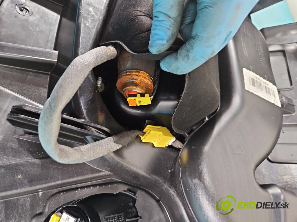 Opel Astra IV 2009-2015 1.7 CDTI 125 HP manual 92 kW 1686 cm3 5- kokpit,pristrojová doska rozdeľovacia