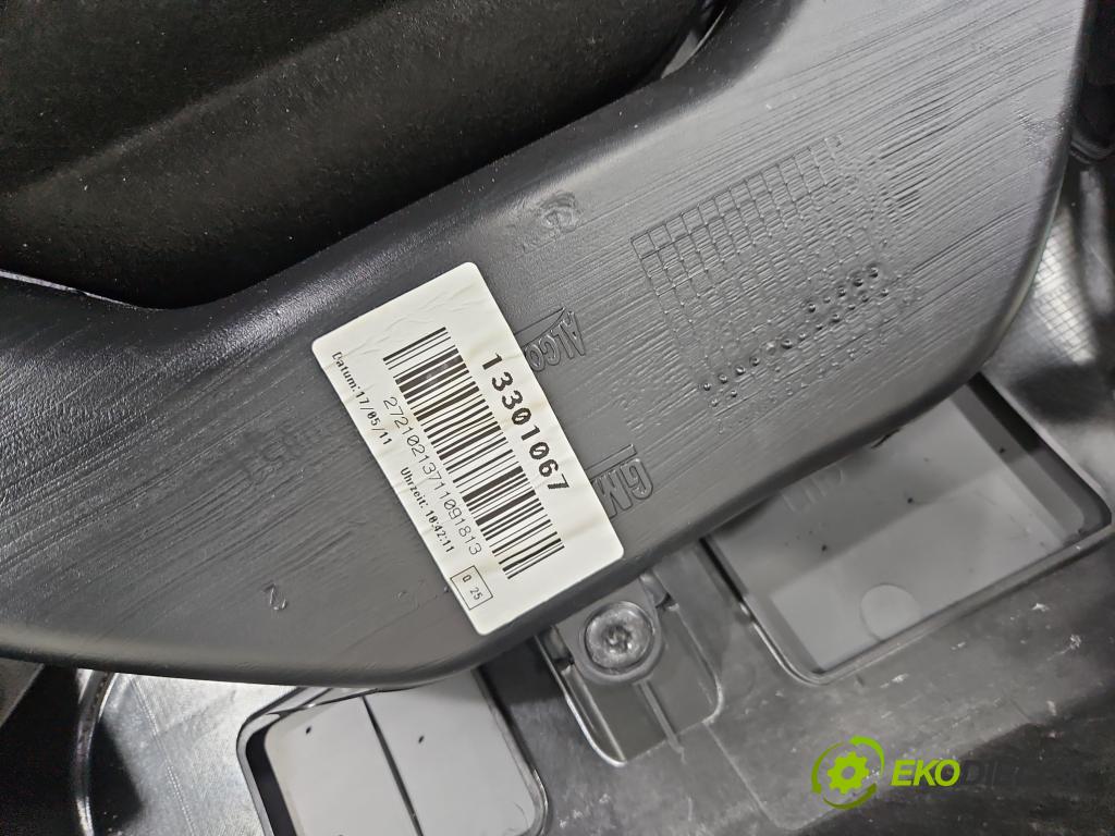 Opel Astra IV 2009-2015 1.7 CDTI 125 HP manual 92 kW 1686 cm3 5- kokpit,pristrojová doska rozdeľovacia