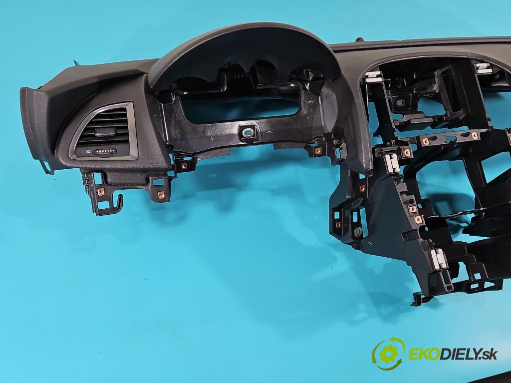Opel Astra IV 2009-2015 1.7 CDTI 125 HP manual 92 kW 1686 cm3 5- kokpit,pristrojová doska rozdeľovacia