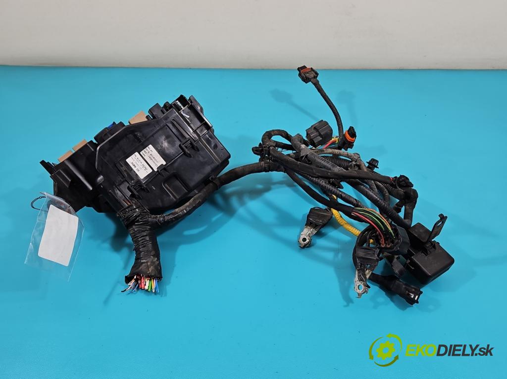 Kia Ceed II 2012-2018 1.6 CRDI 110 HP manual 81 kW 1582 cm3 5- skrinka poistka 91951-3X130 (Poistková skrinka)